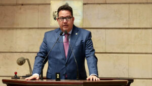 Marcos Dias comemora aprovação de projeto que reforça combate ao antissemitismo no Rio